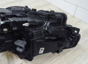 VOLVO S90 V90 Lampa prawa  przód  midled LHD 32228317 LLU 9
