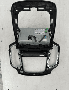 Panel radia srodkowy z wyświetlaczem opel zafira c 1529531 2