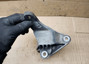 Łapa mocowanie silnika Ford Mondeo MK3 1S716P093AB 4