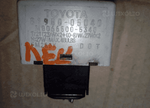 Toyota Avensis T25 przekaznik kierunkowskazow 2