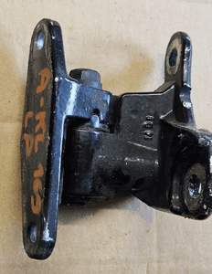 Mercedes W169 A  Zawias ogranicznik drzwi przód przednich lewych drzwi 1