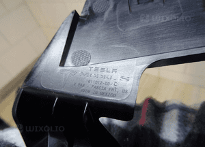 TESLA MODEL S Dekoracyjna osłona zderzaka 1611012-00-С LLU 12