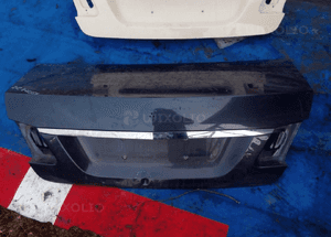 MERCEDES E 212 sedan klapa chrom kolory srebrna budyń szara 5
