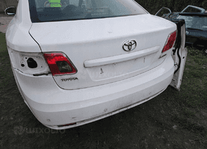 Toyota AVENSIS T27 09-15 klapa zderzak sedan 040
