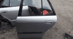 Mazda 626 GW Kombi  Drzwi tylne prawe lewe szyba w kolor  18G 2