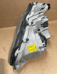 MERCEDES C 203 lampa xenon prawa europa  przed lift sedan kombi 8