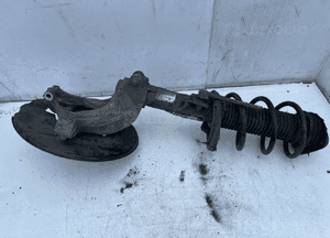 VOLVO V40 II 2.0 D3 MCPERSON PRAWY PRZÓD 31360946 9