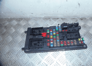 DISCOVERY 3 SKRZYNKA BEZPIECZNIKOW BSI YQE500420 1