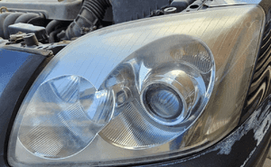 Toyota Avensis T25 lampa przód przednia prawa EU 2