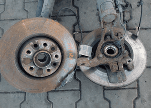 Opel Astra Zafira B 1.9 zwrotnica przod  lewa