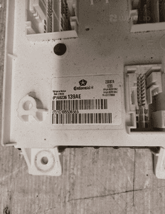 JEEP GRAND CHEROKEE WK2 3.0 D SKRZYNKA BEZPIECZNIKÓW MODUŁ BCM P68236139AE 2