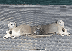 Łapa Wspornik 8E0399263S Poduszka Podpora Belka Skrzyni Skrzynia Biegów Audi A4 B6 B7 8