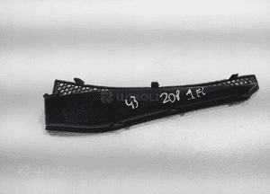 Podszybie górne plastik prawe peugeot 208 i 9673303080 2015-2019 lift 3