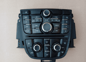 Opel Astra J 4 radio CD 400 wyświetlacz 2