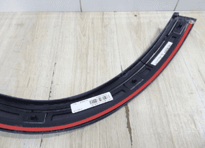 Mercedes GLE W167 AMG listwa błotnika prawa tył A1678840000 LLU 4