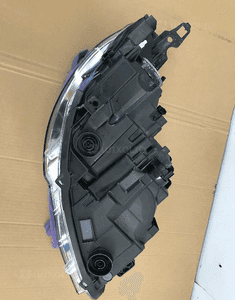 Lampa przód Peugeot 301 lift lewa 17-20r 9817298380 9