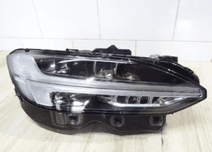 Volvo S90 V90 lampa prawa przód full led 31468901 4249 1