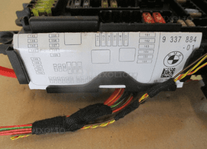 SKRZYNKA BEZPIECZNIKÓW BMW F20 F21 F30 F31 9337880 4