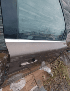 Volvo XC60 drzwi prawe przód kompletne w kolor 08- 4