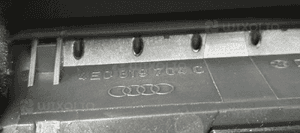 Osłona poszycie słupka prawa Audi A8 D3 4E0819704C 7