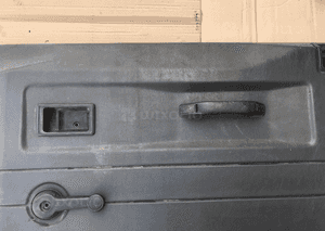 Boczek drzwi przedni prawy Land Rover Defender 3