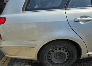 Toyota Avensis T25 kombi blotnik tył tylny prawy lewy 5