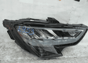 Audi A3 S3 8Y0 lampa przednia prawa 2