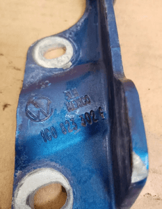 Zawias maski prawy LA5W VW New Beetle 1C0823302G 5