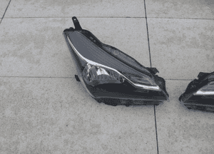 Toyota yaris iii lift 2015 lampa prawa lewa zwykła oryginał 3