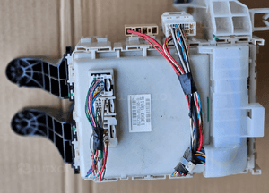 Toyota Avensis T27 moduł skrzynka bezpieczników 1399-9A15 1