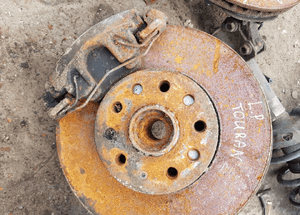 zwrotnica lewa przód touran 1.9 tdi