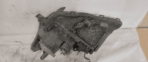 Przod przednia lampa prawa toyota avensis T25 5