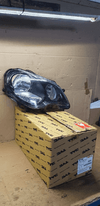 Lampa prawy przód przednia prawa VW Polo IV 9N Nowa TYC 20-0729-15-2 3