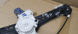 Mechanizm podnośnik szyby prawy przód BMW 3 E90 7060266S 7140588E 8