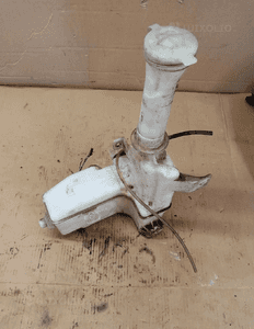 Zbiorniczek płynu spryskiwaczy pompki Mazda Premacy 1