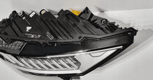 Reflektor prawy full led audi Q8 matrix europa 5