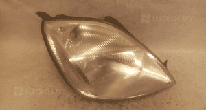 Przod przednia lampa prawa ford fiesta MK5 1