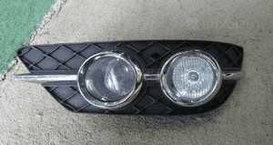 Mercedes 212 halogen kratka prawa 1