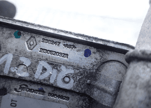 Chłodnica oleju nissan juke 213052032R 2