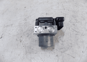 Volvo XC40 plug-in hybrid pompa hamulcowa abs 32281466 2