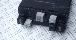 SKRZYNKA BEZPIECZNIKÓW VW GOLF V RADOM