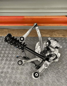 MERCEDES C W205 ZAWIESZENIE ZWROTNICA AMORTYZATOR PRAWA A2053200413 2052200 6