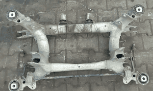 BMW 5 E60 E61 wozek kolyska belka zawieszenia tyl 1