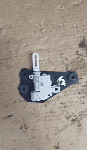 Siłownik zamka klapy bagażnika tył opel astra h cabrio 2 pin 13199007 1