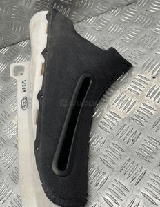 Mercedes W221 poszycie osłona słupka prawy tył alcantara A2216903825 2
