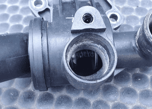 Obudowa Termostat Y2495002 06D121133C Krociec Czujnik Przewod Waz 2.0 TFSI Audi A4 B7 A6 C6 6
