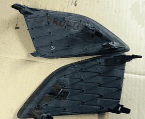 Toyota Corolla E15 zaslepka zderzaka przod przedniego halogenu prawa 2