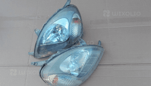 Toyota Yaris I  lampa przod przednia prawa  99-03