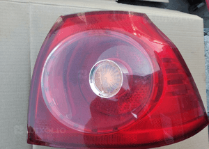 VW Golf V 5 lampa tyl tylna prawa 1