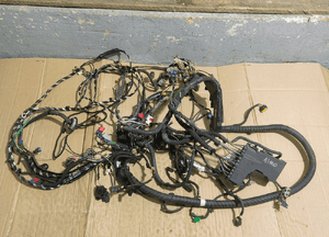 MODUŁ KLEMA NAPIĘCIA INSTALACJA KOMORY SILNIKA 9665878080 G03 PEUGEOT 508 I 1